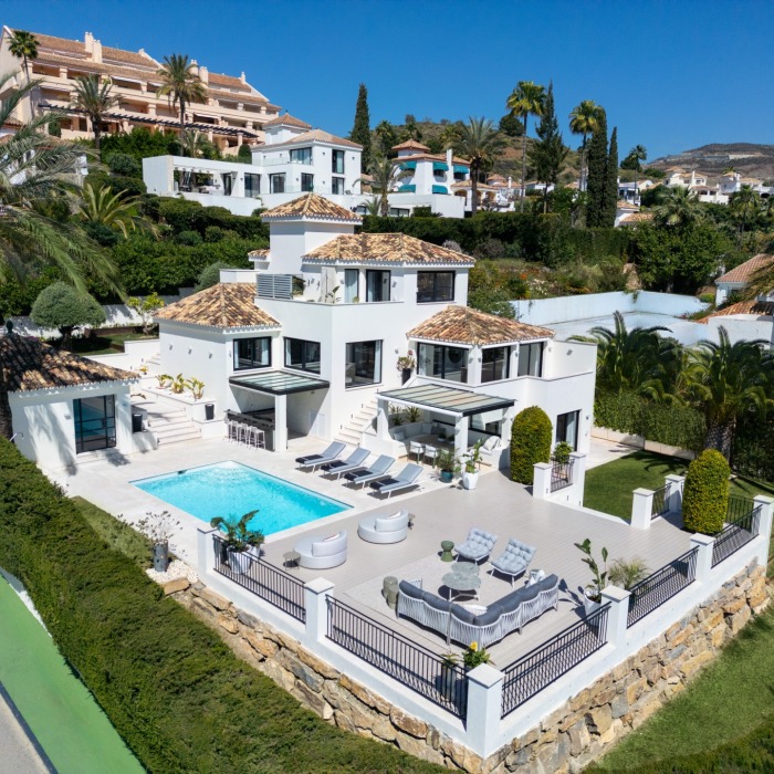 Hermosa Villa con Vistas Panorámicas al Mar en Los Naranjos Hill Club, Nueva Andalucía | Image 1