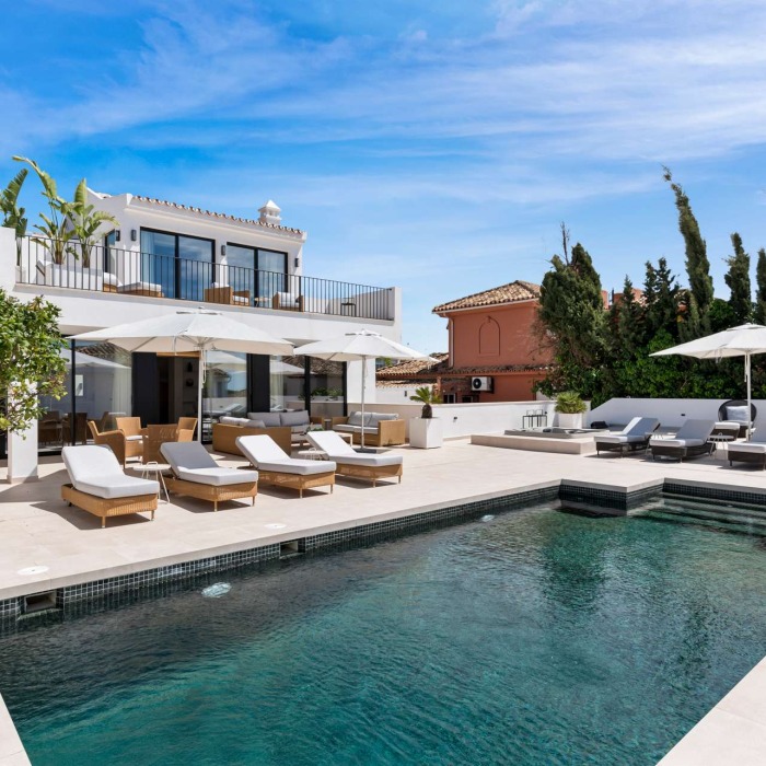 Hermosa Villa con Vistas Panorámicas al Mar en El Rosario, Marbella Este | Image 7