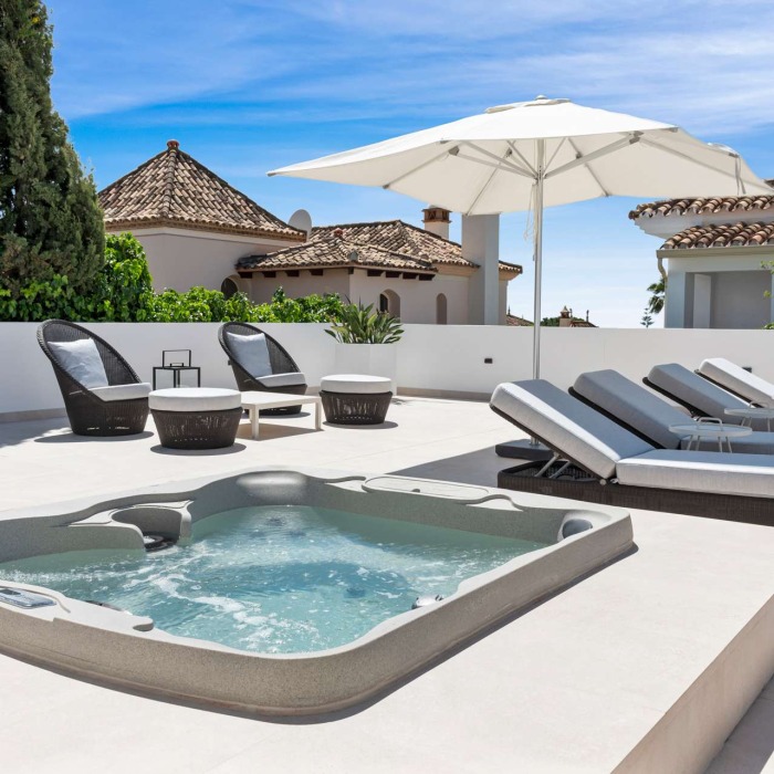 Beautiful Panoramic Sea View Villa in El Rosario, Marbella East | Image 36