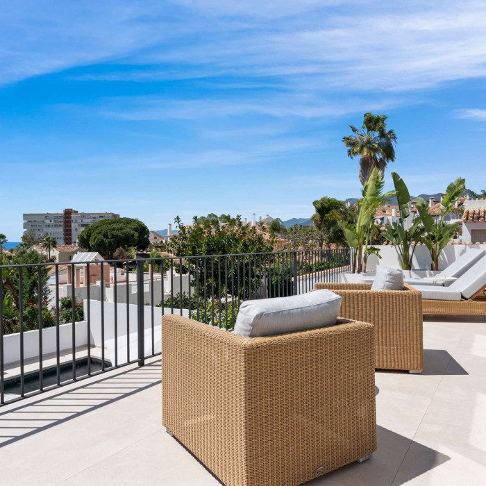 Hermosa Villa con Vistas Panorámicas al Mar en El Rosario, Marbella Este | Image 27