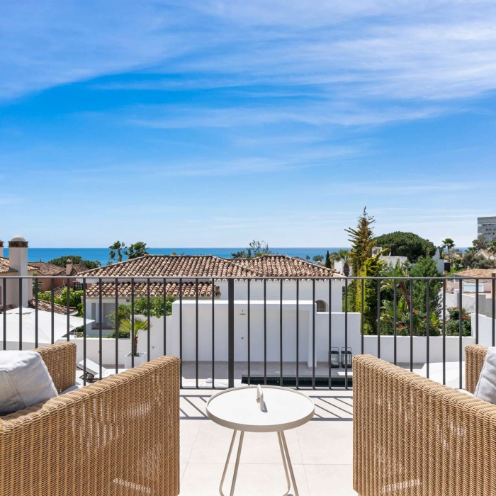 Hermosa Villa con Vistas Panorámicas al Mar en El Rosario, Marbella Este | Image 35