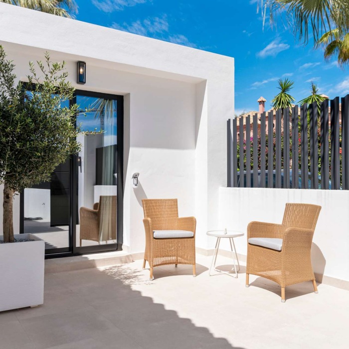 Hermosa Villa con Vistas Panorámicas al Mar en El Rosario, Marbella Este | Image 47