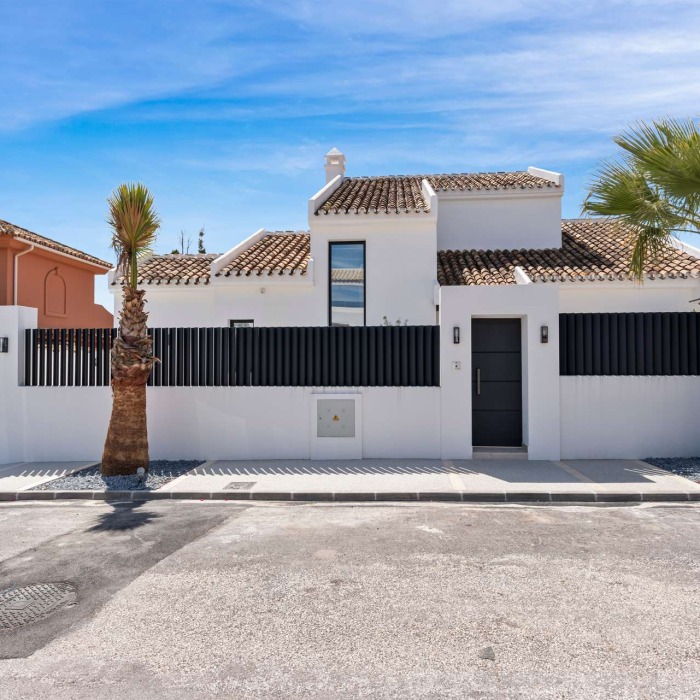 Hermosa Villa con Vistas Panorámicas al Mar en El Rosario, Marbella Este | Image 39