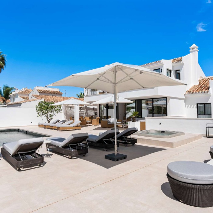 Beautiful Panoramic Sea View Villa in El Rosario, Marbella East | Image 6