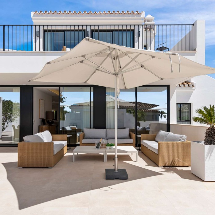 Hermosa Villa con Vistas Panorámicas al Mar en El Rosario, Marbella Este | Image 3