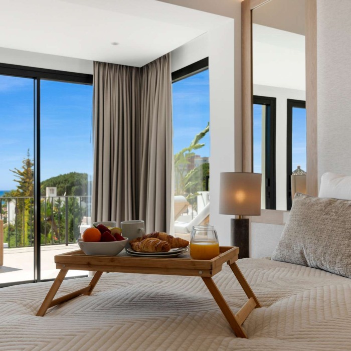 Hermosa Villa con Vistas Panorámicas al Mar en El Rosario, Marbella Este | Image 45