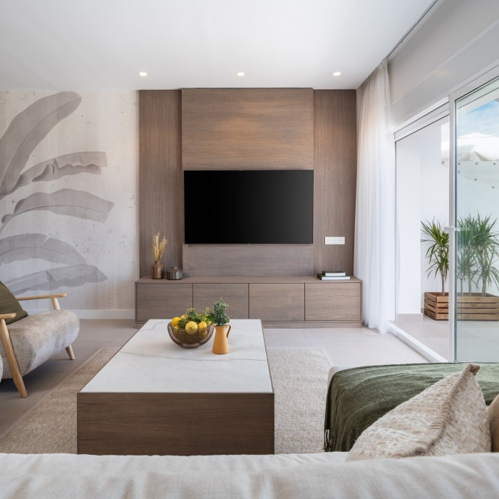 Impresionante apartamento reformado en planta baja situado en la prestigiosa zona de La Quinta, Benahavís | Image 1