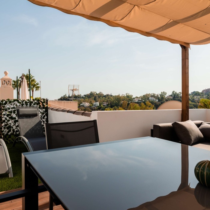 Fully renovated and fully furnished triplex penthouse in desirable La Quinta Hills, Benahavis | Image 103