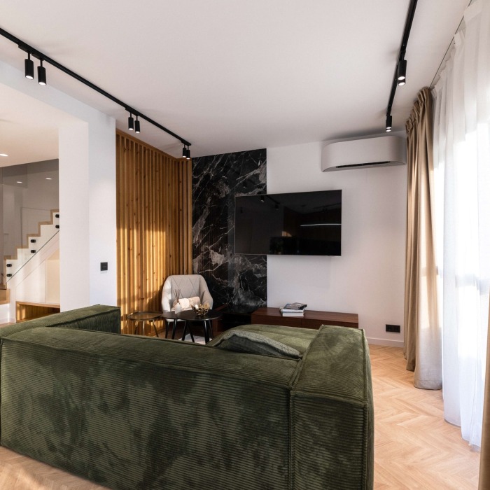 Fully renovated and fully furnished triplex penthouse in desirable La Quinta Hills, Benahavis | Image 30