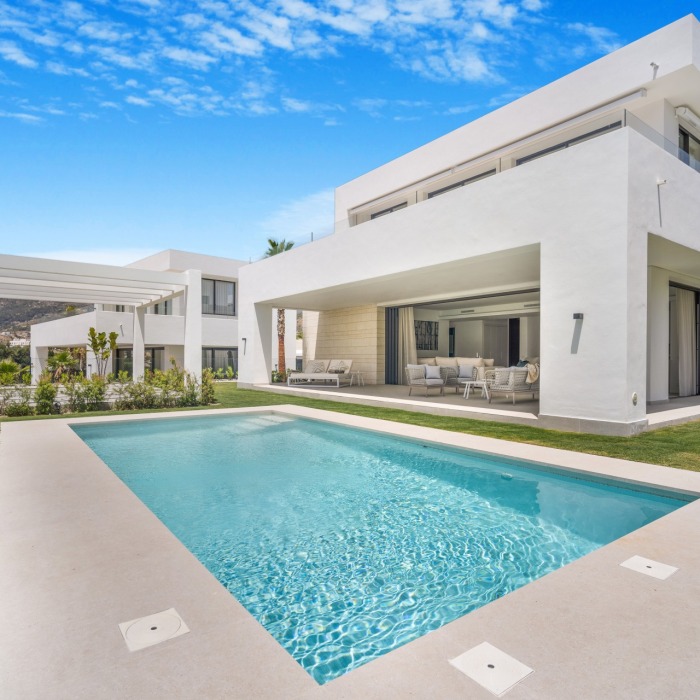 Modern Villa with Sea Views in Rio Real, Marbella East