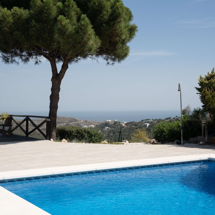 Andalusian Villa with Sea View in Monte Mayor, Benahavis | Image 4