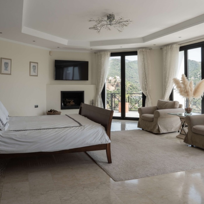 Andalusian Villa with Sea View in Monte Mayor, Benahavis | Image 11