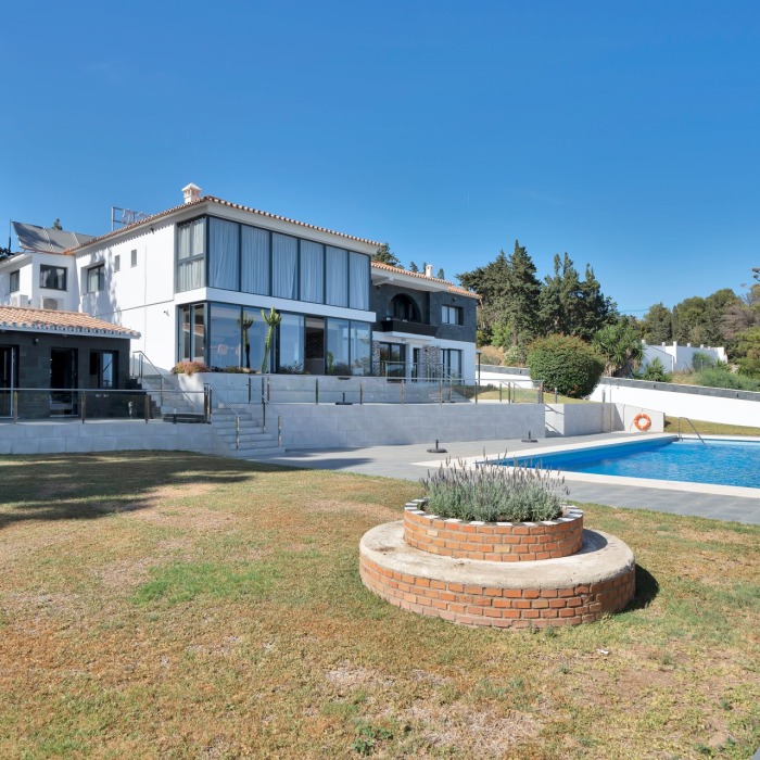 Magnificent villa converted into a boutique hotel, just 50 meters from the beach in El Chaparral, Mijas | Image 1