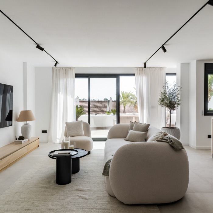 Modern Apartment in Jardines de Andalucia, Nueva Andalucia | Image 4