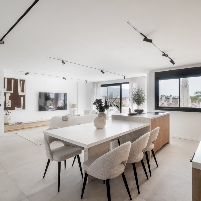 Modern Apartment in Jardines de Andalucia, Nueva Andalucia | Image 2