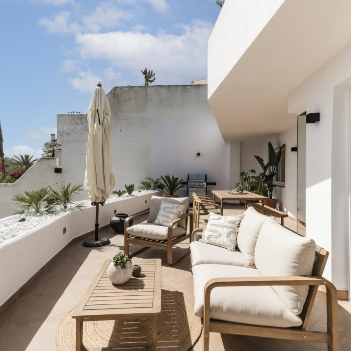 Modern Apartment in Jardines de Andalucia, Nueva Andalucia | Image 13