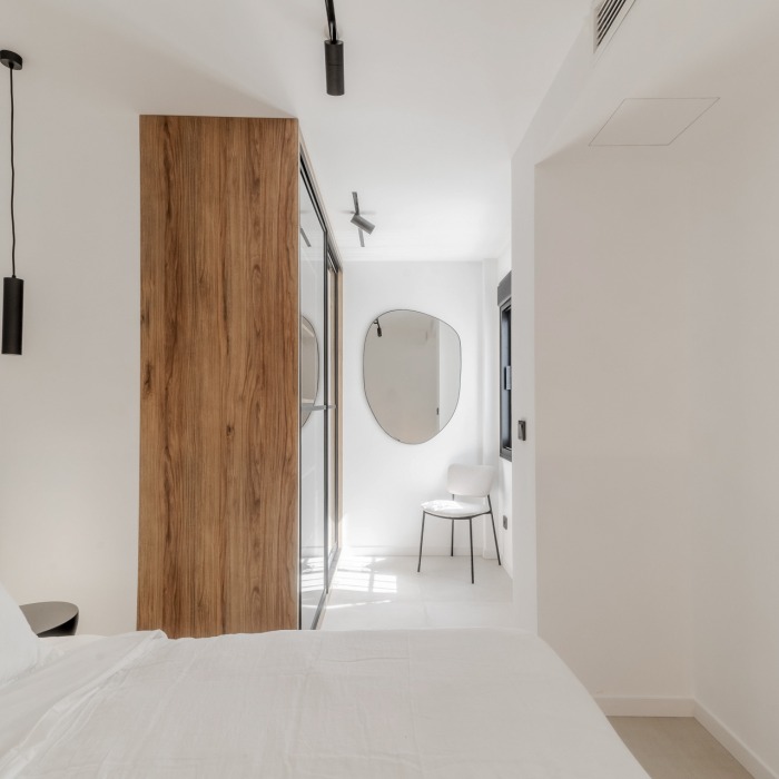 Modern Apartment in Jardines de Andalucia, Nueva Andalucia | Image 12