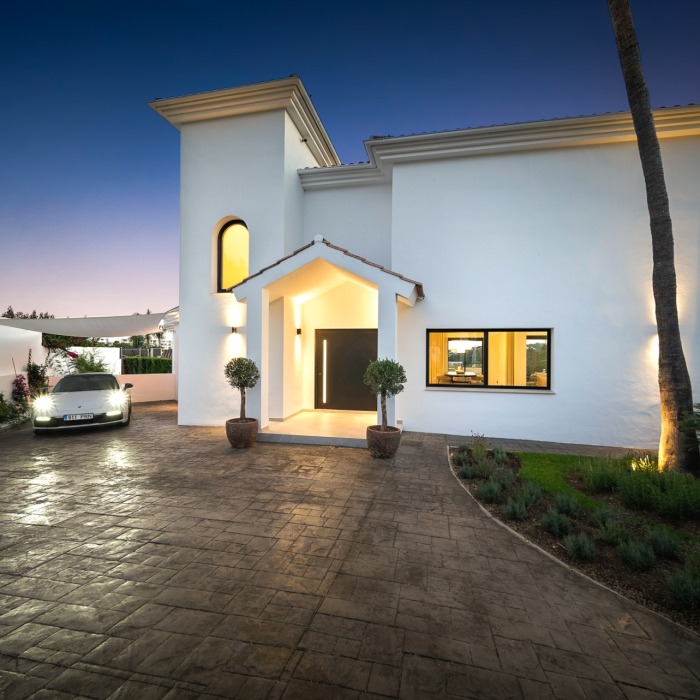 Stunning Villa with Sea & Golf Views in El Rosario, Marbella East | Image 20