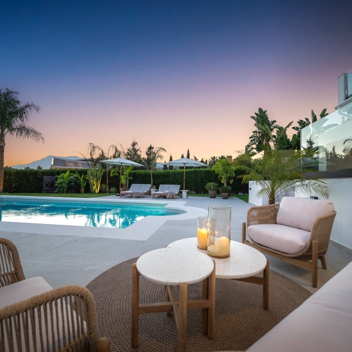 Sublime villa con vistas al Mar y al Golf en El Rosario, Marbella Este | Image 10