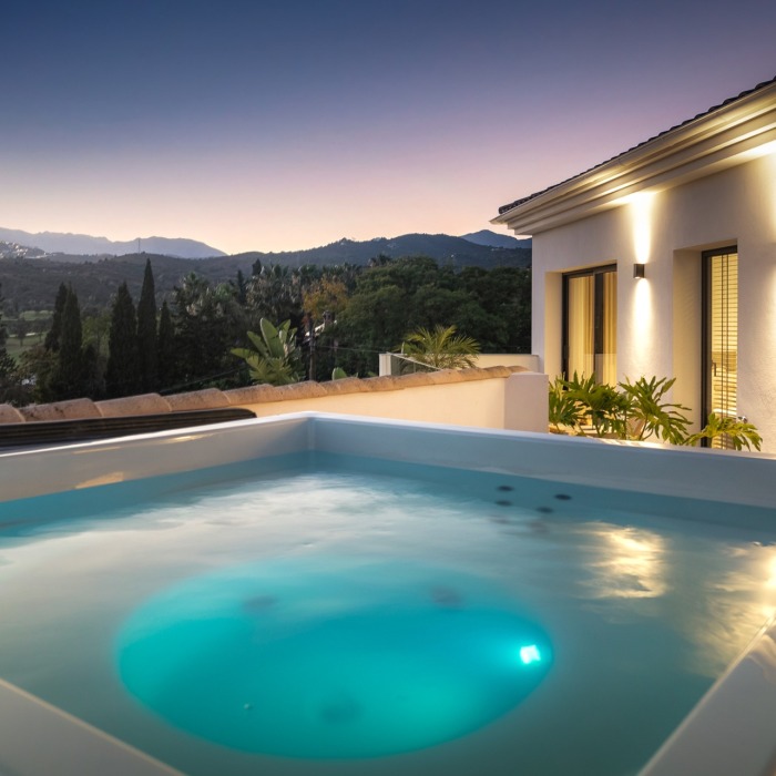 Sublime Villa avec vue Mer & Golf à El Rosario, Marbella Est | Image 8