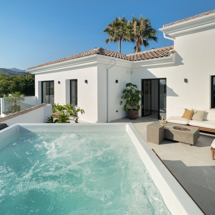 Sublime villa con vistas al Mar y al Golf en El Rosario, Marbella Este | Image 4