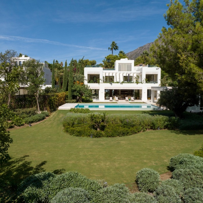 Unique tasteful designer villa in Reales, Marbella Golden Mile | Image 1