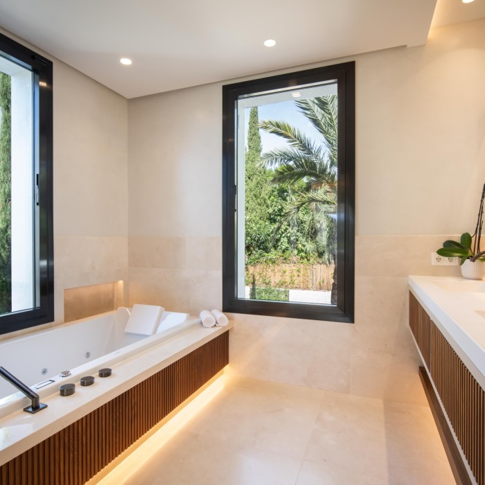 Unique tasteful designer villa in Reales, Marbella Golden Mile | Image 25