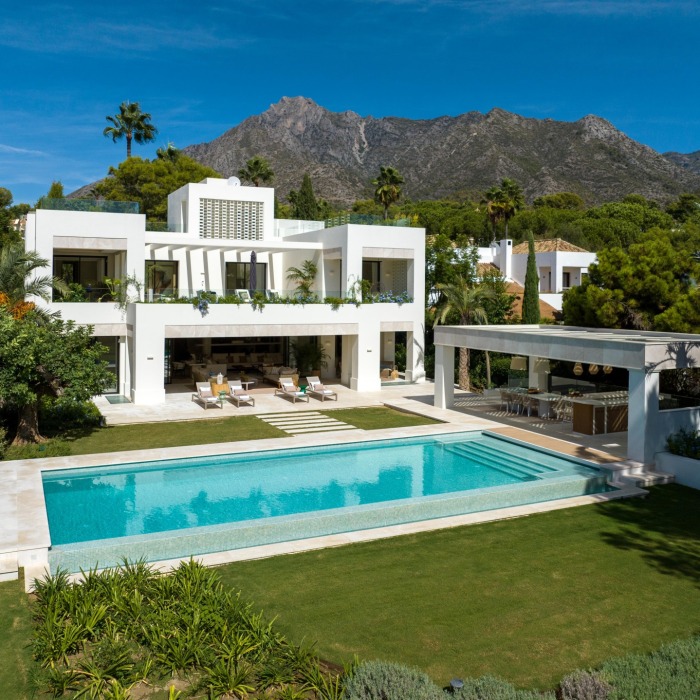 Unique tasteful designer villa in Reales, Marbella Golden Mile | Image 2