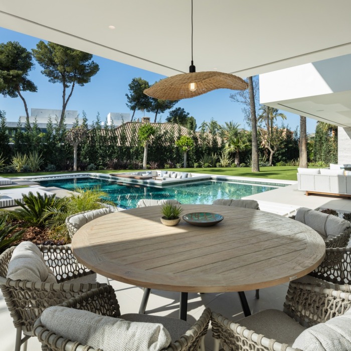 Villa moderne située dans la prestigieuse Atalaya Rio Verde à Nueva Andalucía | Image 1