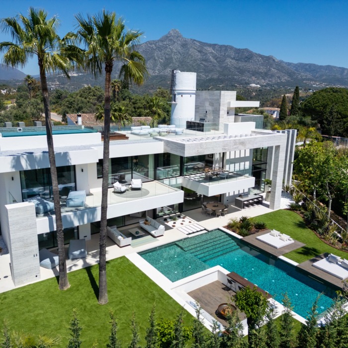 Exquisite modern villa located in the prestigious Atalaya Rio Verde in Nueva Andalucía | Image 30