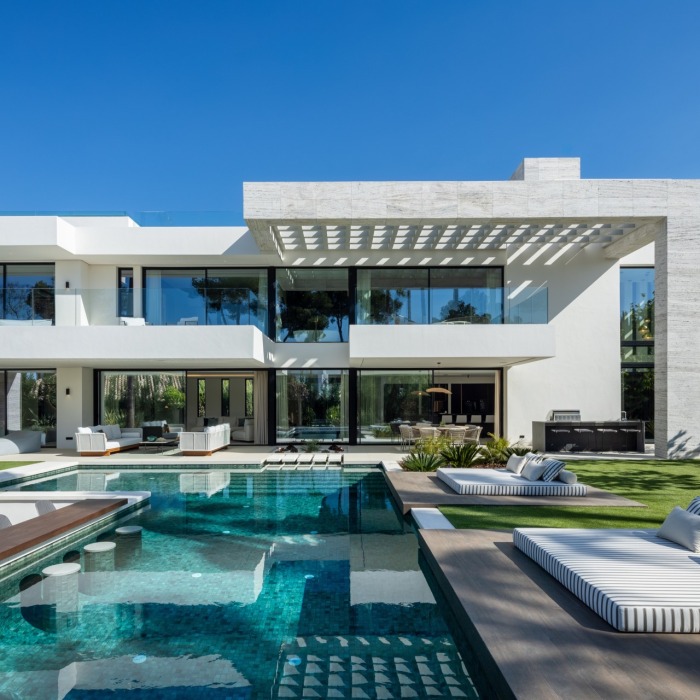 Exquisite modern villa located in the prestigious Atalaya Rio Verde in Nueva Andalucía | Image 3