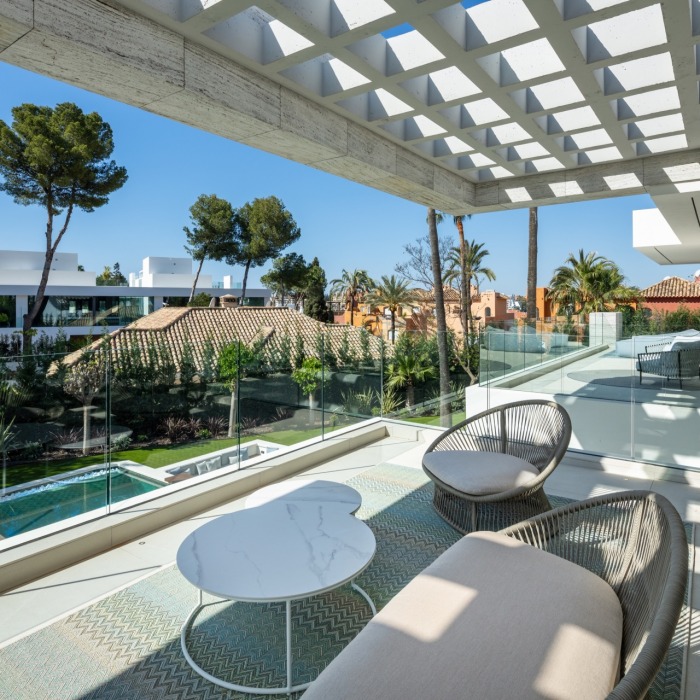 Exquisite modern villa located in the prestigious Atalaya Rio Verde in Nueva Andalucía | Image 5