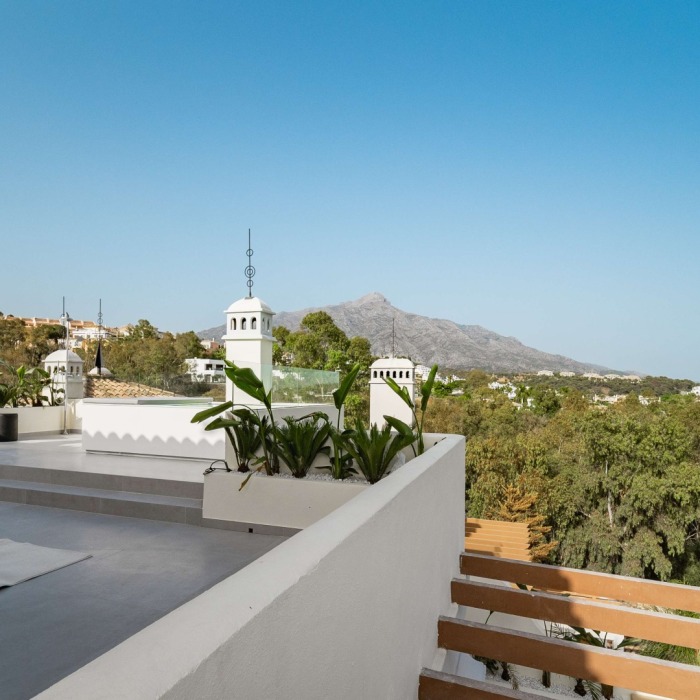 Exceptional Duplex Penthouse in Los Belvederes, Nueva Andalucía | Image 37