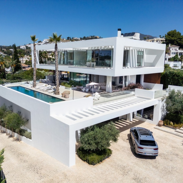 Contemporary architectural masterpiece Villa Mika in La Quinta