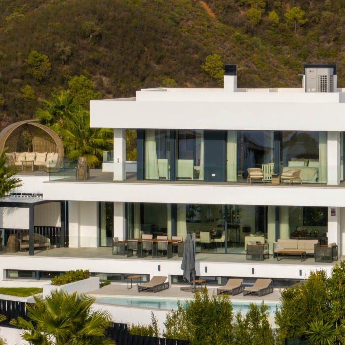 Superbe villa moderne avec un emplacement de choix à Nueva Andalucia | Image 1