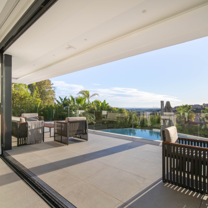 Superb Modern Villa with Prime Location in Nueva Andalucia | Image 21