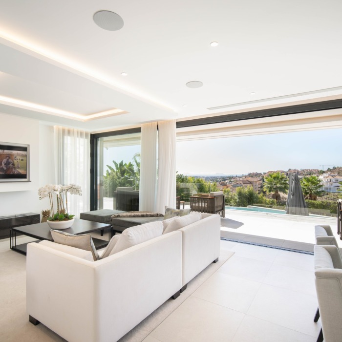 Superb Modern Villa with Prime Location in Nueva Andalucia | Image 29