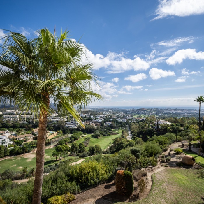 Incredible Penthouse with Panoramic Views in Buenavista, La Quinta, Benahavis | Image 3