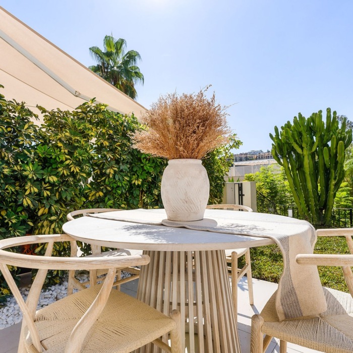 Stylish and modern townhouse located in La Quinta Hills community | Image 12