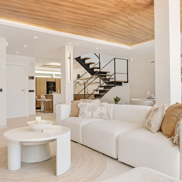 Stylish and modern townhouse located in La Quinta Hills community | Image 5