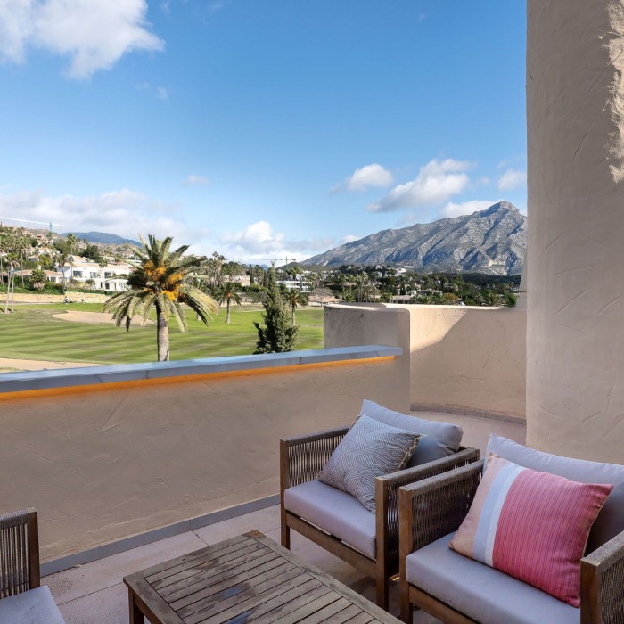 Apartment Breeze – A Luxurious Golf Valley Retreat in Nueva Andalucía