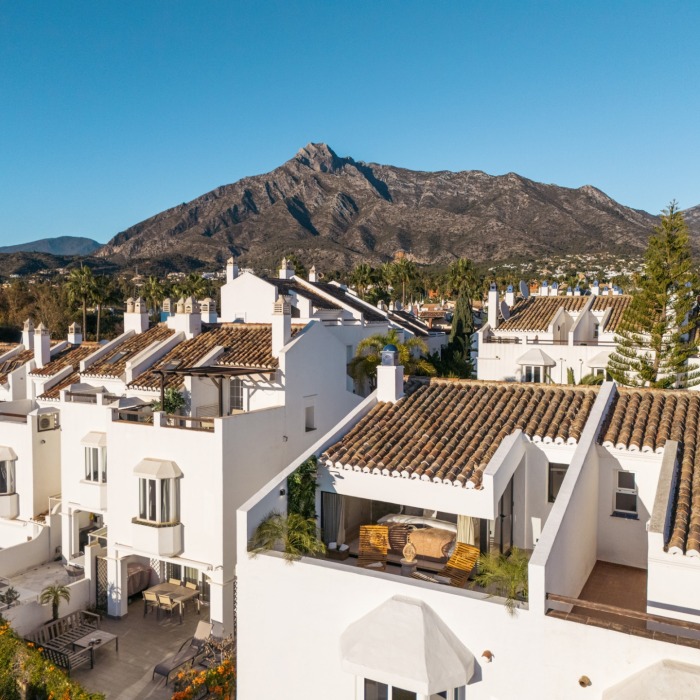 Superbe maison de ville à Altos de Puente Romano, Marbella Golden Mile | Image 43