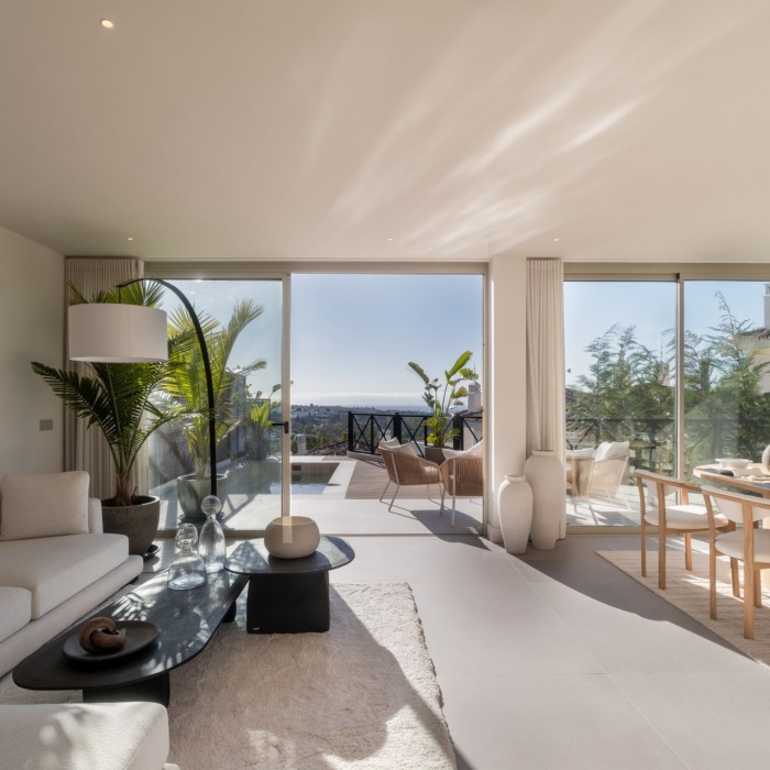 Luxury Ground-Floor Apartment with Private Pool and Sea Views in Nueva Andalucía, Marbella