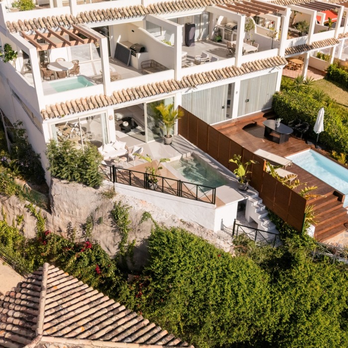 Luxury Ground-Floor Apartment with Private Pool and Sea Views in Nueva Andalucía, Marbella | Image 9