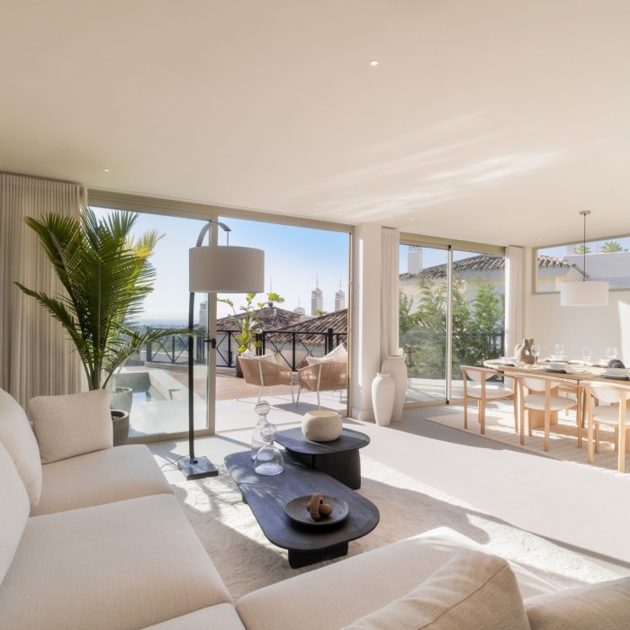 Luxury Ground-Floor Apartment with Private Pool and Sea Views in Nueva Andalucía, Marbella | Image 1
