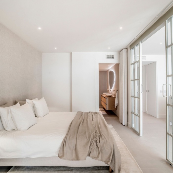 Luxury Ground-Floor Apartment with Private Pool and Sea Views in Nueva Andalucía, Marbella | Image 22