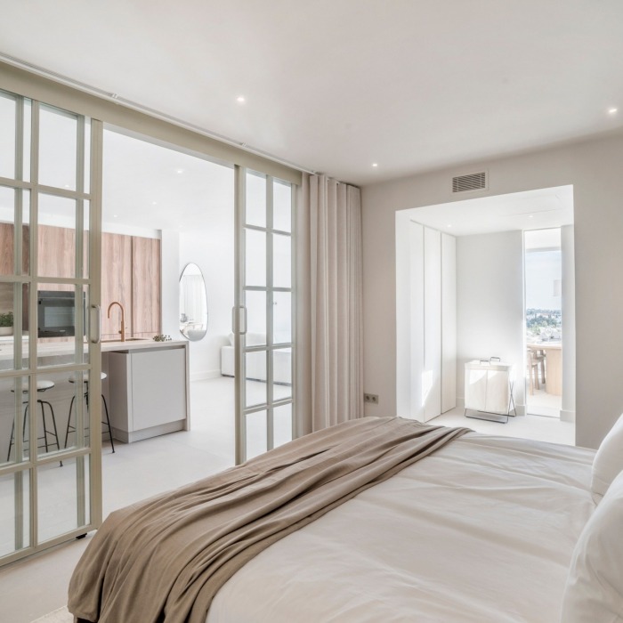 Luxury Ground-Floor Apartment with Private Pool and Sea Views in Nueva Andalucía, Marbella | Image 23