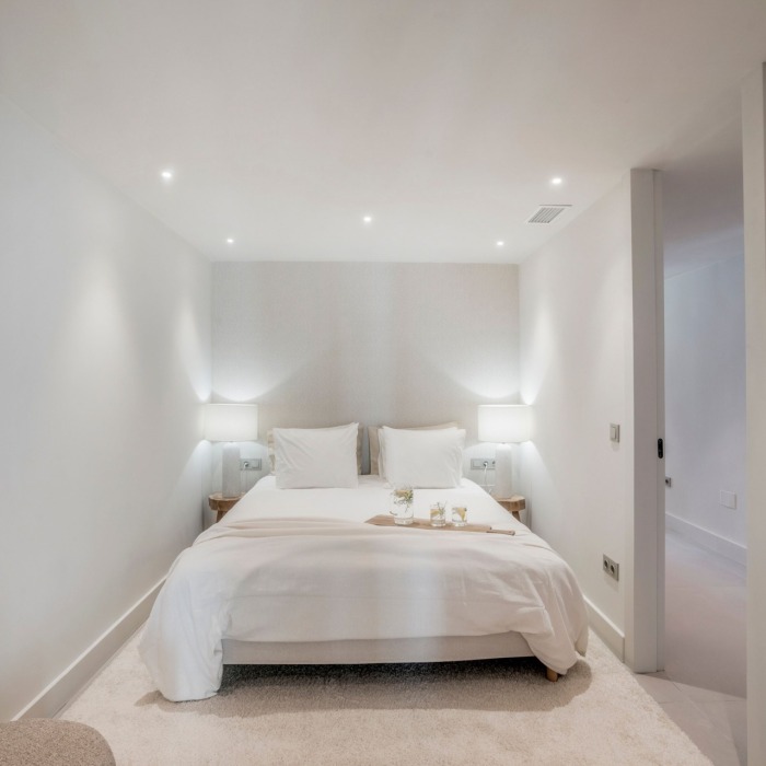 Luxury Ground-Floor Apartment with Private Pool and Sea Views in Nueva Andalucía, Marbella | Image 28