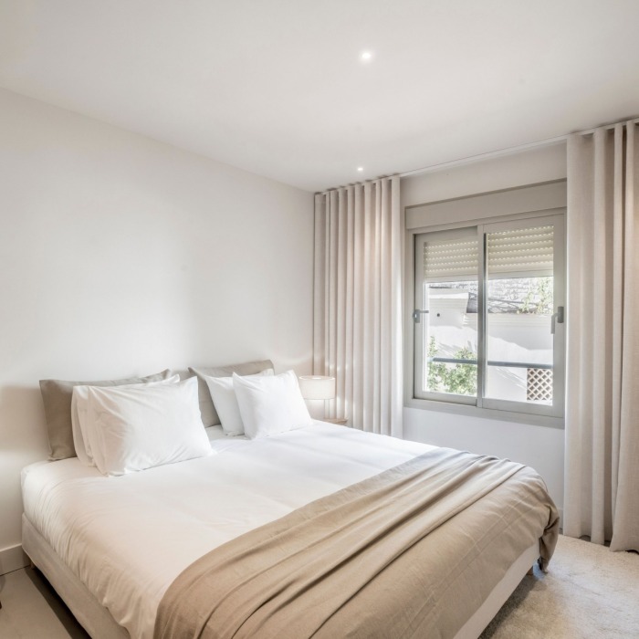 Luxury Ground-Floor Apartment with Private Pool and Sea Views in Nueva Andalucía, Marbella | Image 29