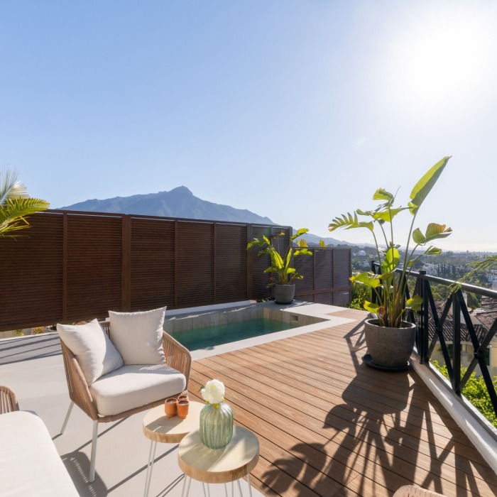 Luxury Ground-Floor Apartment with Private Pool and Sea Views in Nueva Andalucía, Marbella | Image 4
